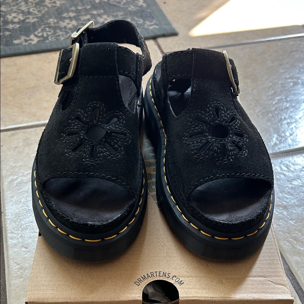 Dr. Martens Dunnet Flower sandals